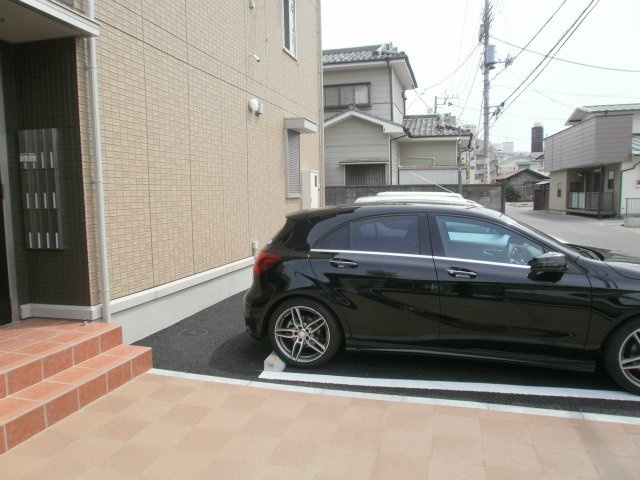 メゾン・ラシュレの駐車場