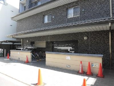 エステムプラザ東山邸の駐車場