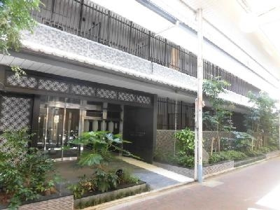 エステムプラザ東山邸のエントランス