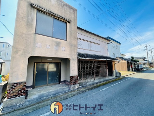 八女市本町　住宅の前面道路含む現地写真