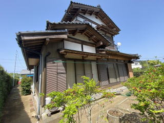 茂原市法目　中古戸建の外観|菜園用地付和風住宅。敷地面積約330坪。平成５年築、6DK。別棟、シャッター付車庫倉庫有り。