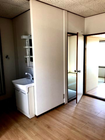 ケイプタウン萩の内装|明るい色調の室内です