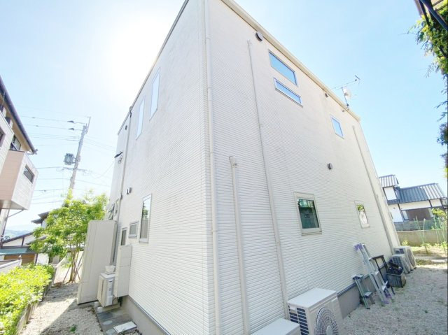 福岡市東区和白東4丁目戸建の外観|近隣の住宅ともしっかりと距離があり、プライベートが保てます！