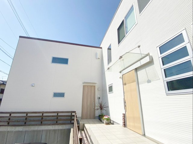 福岡市東区和白東4丁目戸建の外観|右手前が母屋、左奥が増築した別宅です！