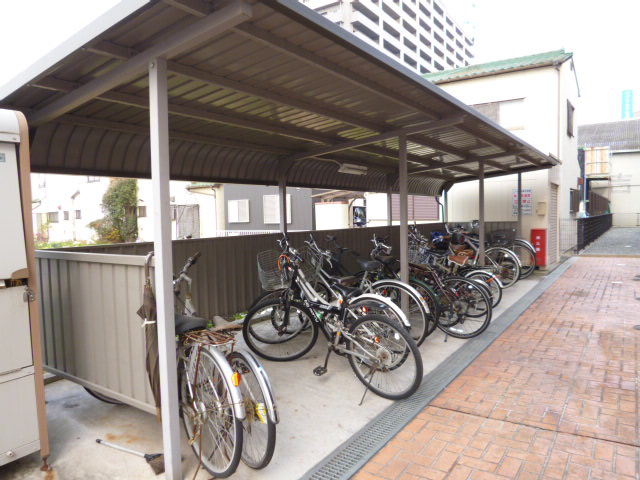 ファミーユ昭和のその他共用部分|自転車置き場