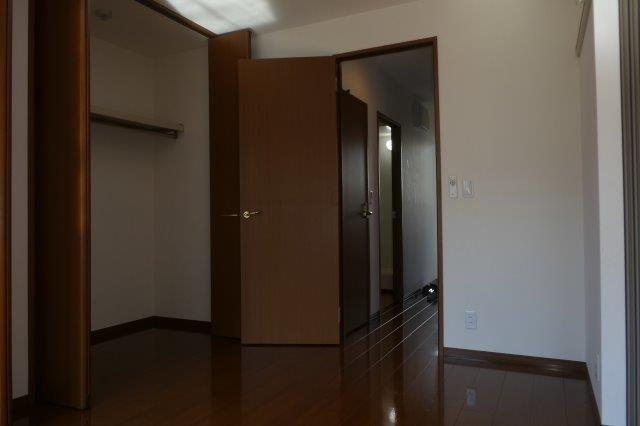 ファミーユ昭和の寝室|洋室