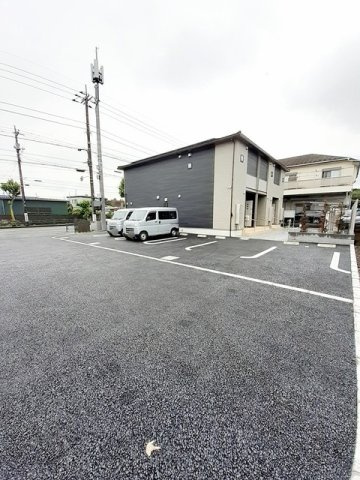 メゾン・ソレイユの駐車場