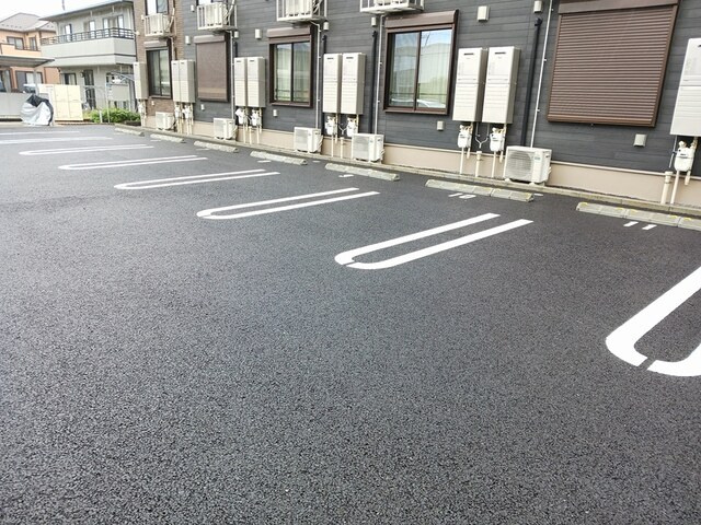 セレスティアBの駐車場