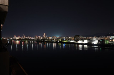【展望】 | 【上質リフォーム】ファミール江波公園リバーサイド参番館 | 【Night View】
物件からの夜の景色は、隠れ夜景スポットのよう。
お仕事から疲れて帰ってきて、この夜景を楽しめるのも
この立地ならでは。
もう少し早い時間のサンセット夜景もキレイかも。