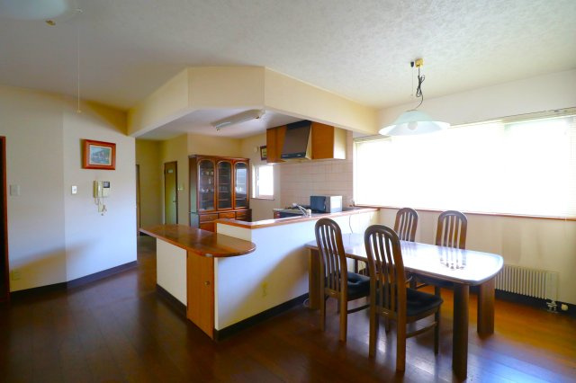 弘前市　袋町　中古住宅のその他|18帖リビング