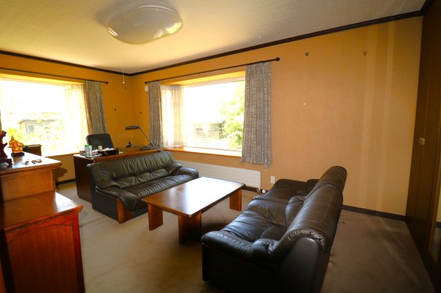 弘前市　袋町　中古住宅の洋室|11帖書斎