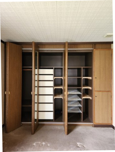 弘前市　袋町　中古住宅のその他|書斎収納　収納力抜群です