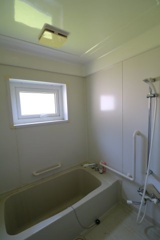 弘前市　袋町　中古住宅の浴室|日当たりの良い1坪浴室