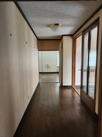 弘前市　袋町　中古住宅のその他|広々とした廊下