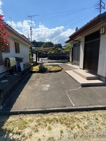 山田町屋敷３DK住宅の駐車場