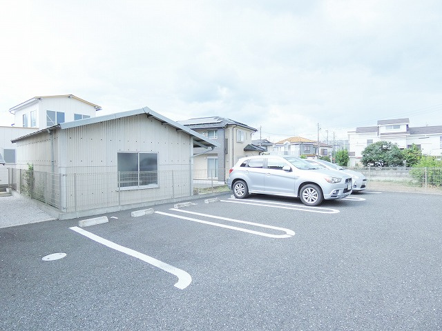 アルピーヌフローラの駐車場