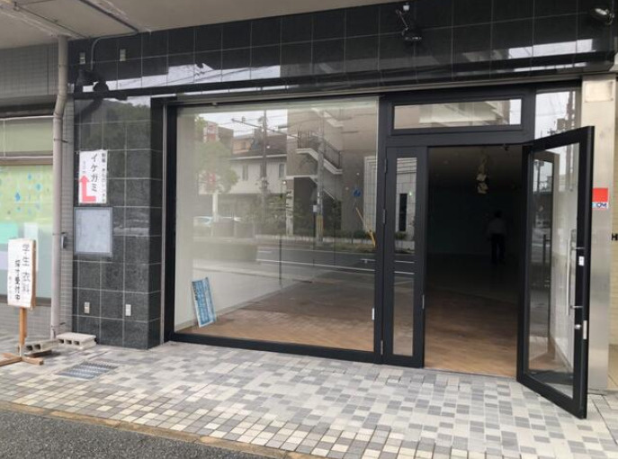 シルクステージのエントランス