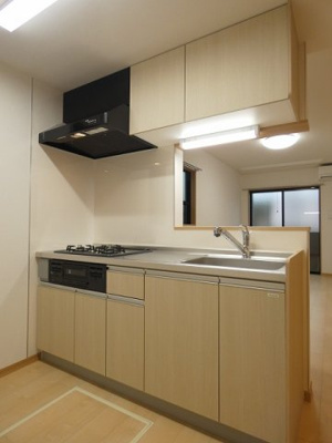 【キッチン】 | コンフォート福生 | 3口ガスシステムキッチン　経済的な都市ガスです！