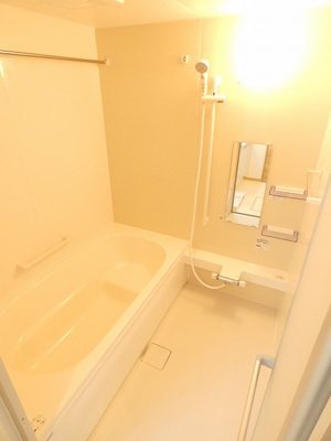 【浴室】 | コンフォート福生 | 足を伸ばせる一坪バス　追い焚き、浴室乾燥機完備