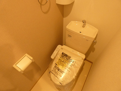 【トイレ】 | コンフォート福生 | 温水洗浄便座付き