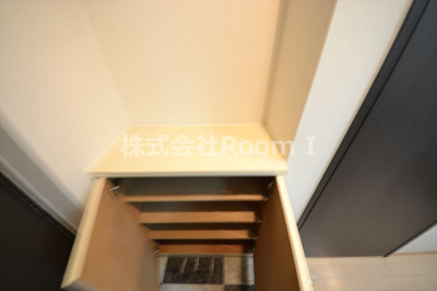 【玄関】 | レジュールアッシュ谷町 | 明るい玄関です
