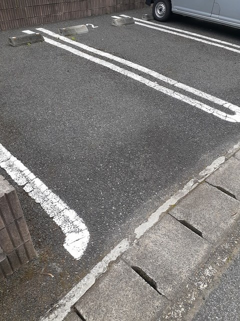 ソレイユBの駐車場