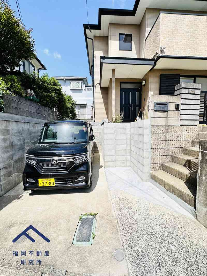 東区下原3丁目　戸建ての駐車場