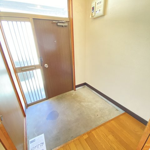 シャトルオバラの玄関