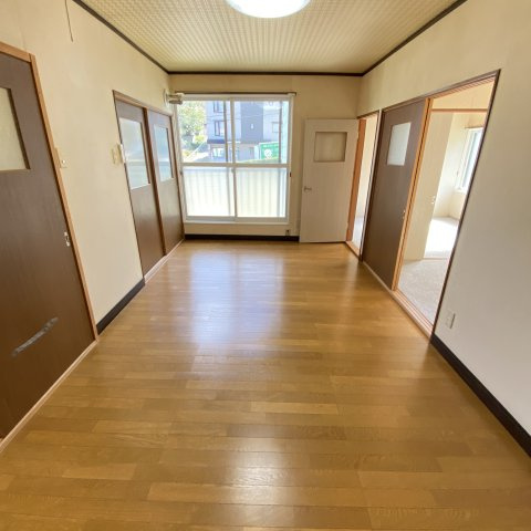 シャトルオバラの居間・リビング