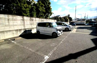 【駐車場】