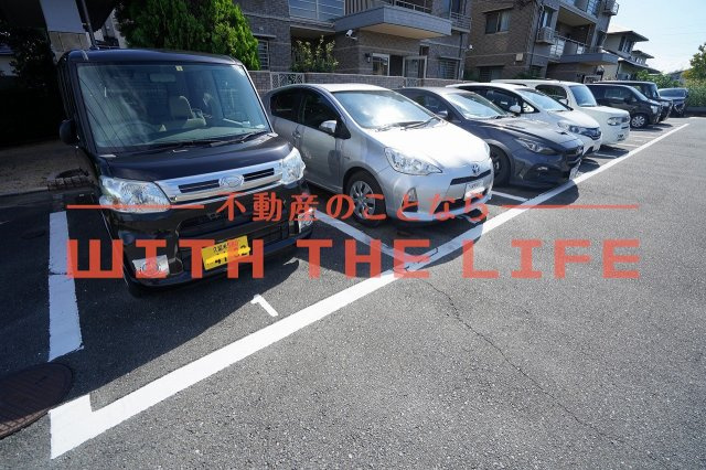 サン・グリーン【10,000円キャッシュバック対象物件】の駐車場|日々の疲れを癒すお風呂付です