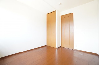 【洋室】 | ロイヤルクレッセント西登戸 | ※同物件・同タイプの写真です。