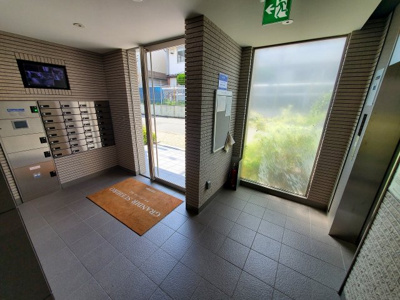 【ロビー】 | グランディールSUEHIRO | 清掃がしっかりとしており、清潔感がありますね