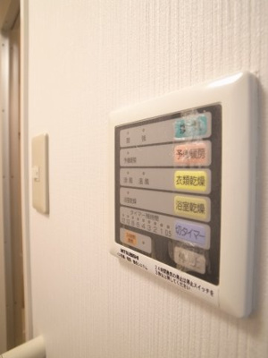 【浴室】 | 都町小川マンション | 浴室乾燥機で快適なバスルームへ。