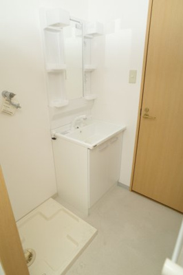 【洗面所】 | 都町小川マンション | 洗面脱衣所はお風呂の前。