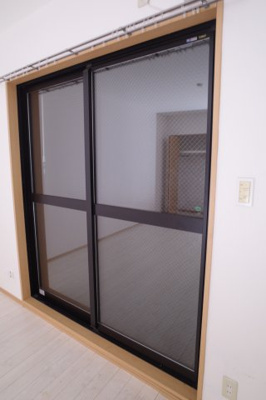 【バルコニー】 | 都町小川マンション | 1階でもシャッターの向こうにバルコニー！