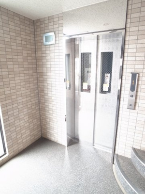 【その他共用部分】 | 都町小川マンション | エレベーターで上層階へも楽々移動。