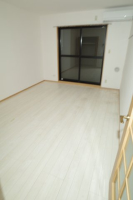 【居間・リビング】 | 都町小川マンション | 広々8.7帖も使いやすいサイズ！