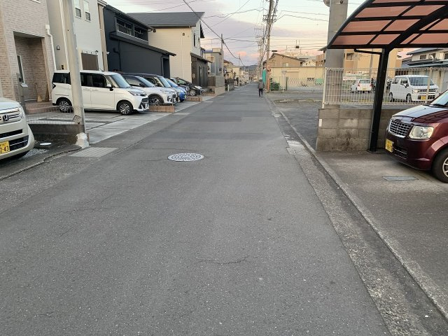 売中古戸建　静岡市駿河区下島の前面道路含む現地写真|前面道路も広く、お車の出入りもスムーズです。