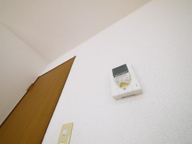ロゼ右京Aのセキュリティ|モニター付インターホンです