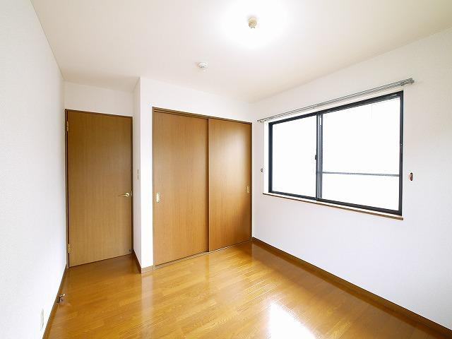 ロゼ右京Aの玄関|シンプルで使いやすい玄関です