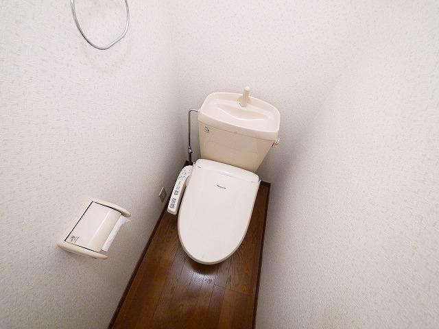 ロゼ右京Aのトイレ|落ち着いたトイレです