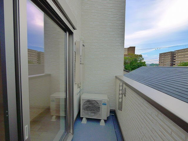 ジーメゾン新大宮のバルコニー