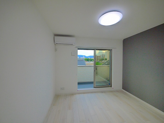 ジーメゾン新大宮の洋室