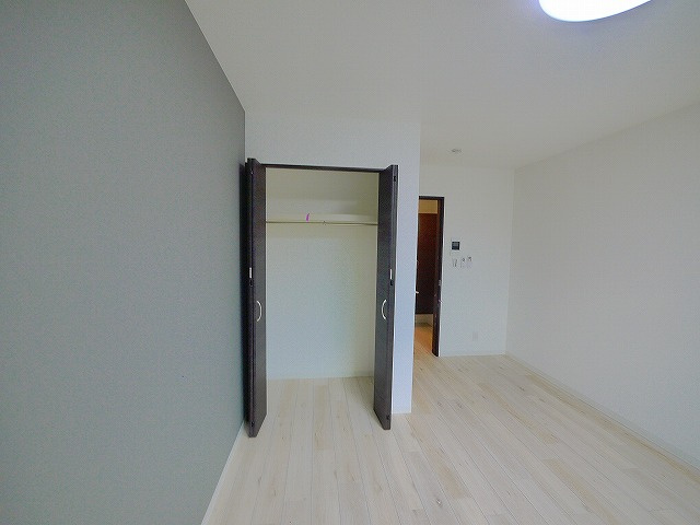 ジーメゾン新大宮の洋室