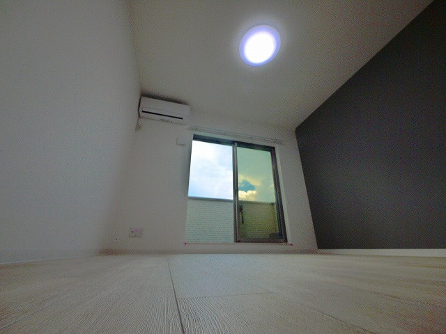 ジーメゾン新大宮の洋室