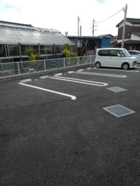 サラスバティⅡの駐車場