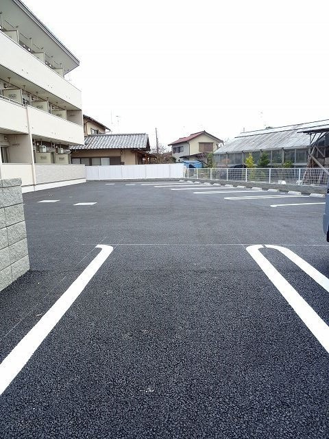 サラスバティⅡの駐車場