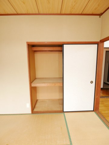 三の宮マンションの収納|和室には1間分の押し入れがあります。