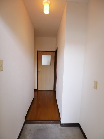 三の宮マンションの玄関